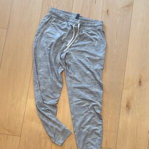 Women’s Vuori Gray Jogger Pants (camo)